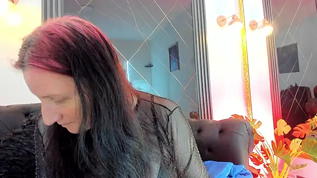 Snapshot of CloeMature chatting on 08.06.26 CloeMature online show from 08.06.26