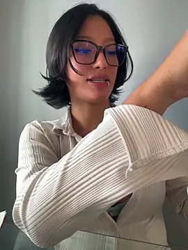 yazmin rouse  online show from 06.01.26