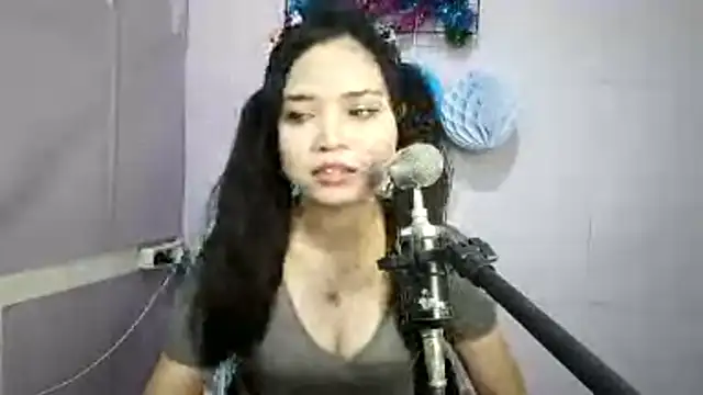 Snapshot of FerminaBoutwell chatting on 05.25.26 FerminaBoutwell online show from 05.25.26