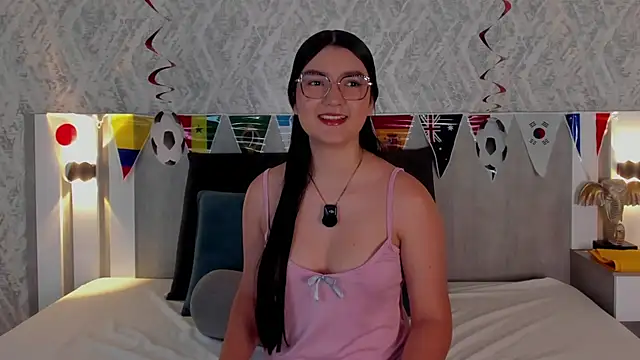 Snapshot of Vaalentina_Lux chatting on 06.22.26 Vaalentina Lux online show from 06.22.26