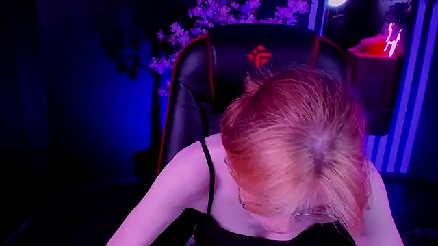 Snapshot of FoxxyyPolly chatting on 05.19.26 FoxxyyPolly online show from 05.19.26