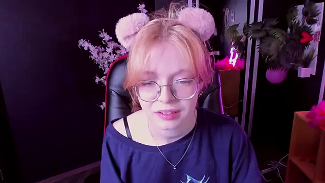 Snapshot of FoxxyyPolly chatting on 05.23.26 FoxxyyPolly online show from 05.23.26