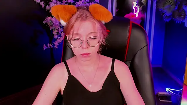 Snapshot of FoxxyyPolly chatting on 07.14.26 FoxxyyPolly online show from 07.14.26