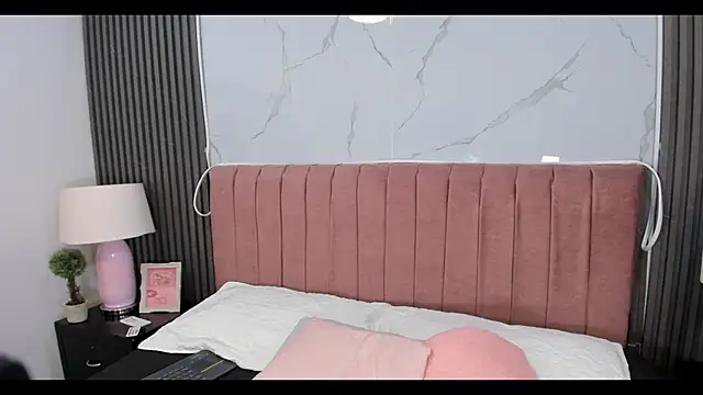 Snapshot of Hanna_Thorne chatting on 06.04.26 Hanna Thorne online show from 06.04.26