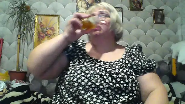 Snapshot of MarinaFarina53 chatting on 05.31.26 MarinaFarina53 online show from 05.31.26