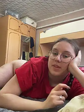 Snapshot of viksiss chatting on 05.13.26 viksiss online show from 05.13.26