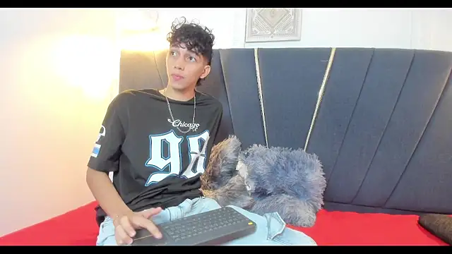 Snapshot of ero_boy40 chatting on 05.14.26 ero boy40 online show from 05.14.26