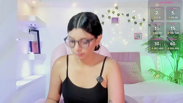 Snapshot of isabel_space chatting on 06.16.26 isabel space online show from 06.16.26