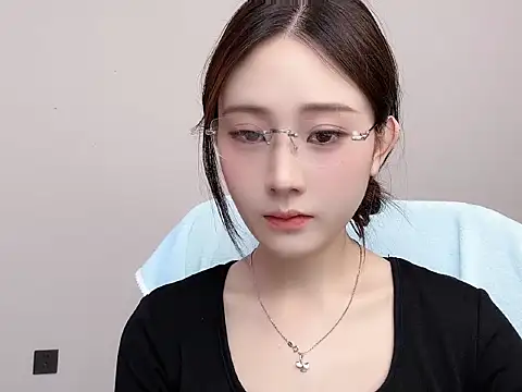  222Mia online show from 07.07.26
