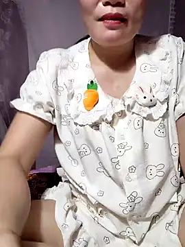 Snapshot of -Trici- chatting on 06.21.26 -Trici- online show from 06.21.26