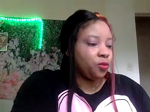 Snapshot of Fetiishjoiqueen chatting on 06.01.26 Fetiishjoiqueen online show from 06.01.26