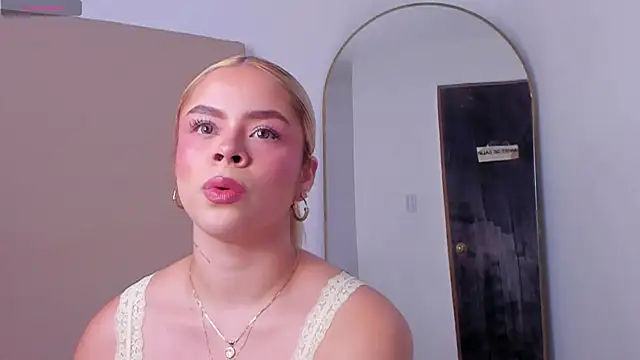 Snapshot of Alesssia_Moon chatting on 06.30.26 Alesssia Moon online show from 06.30.26