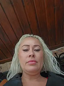 Snapshot of MILFBARBY chatting on 10.17.25 MILFBARBY online show from 10.17.25