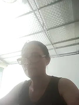 Snapshot of Vieekee chatting on 06.25.26 Vieekee online show from 06.25.26