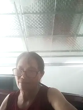 Snapshot of Vieekee chatting on 06.27.26 Vieekee online show from 06.27.26