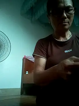 Snapshot of Vieekee chatting on 07.20.26 Vieekee online show from 07.20.26