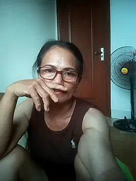Snapshot of Vieekee chatting on 07.30.26 Vieekee online show from 07.30.26