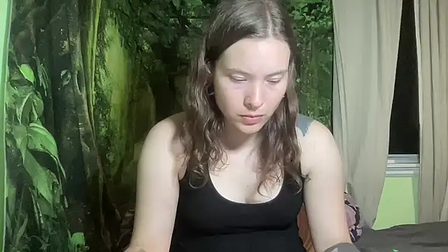 mo0ngoddess online show from 09.18.25