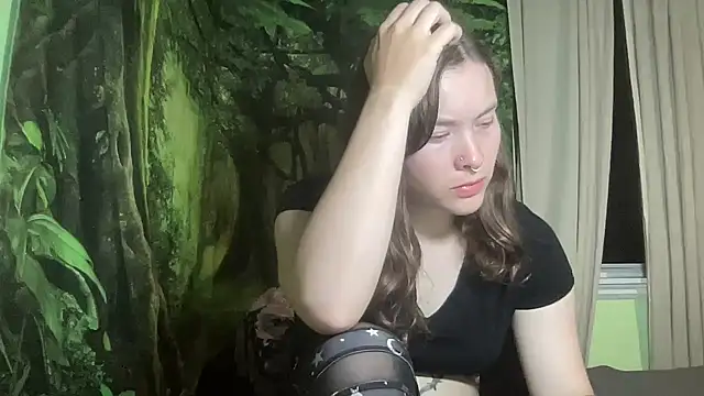 mo0ngoddess online show from 10.04.25