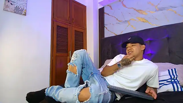 Snapshot of bick_jhonn chatting on 05.14.26 bick jhonn online show from 05.14.26