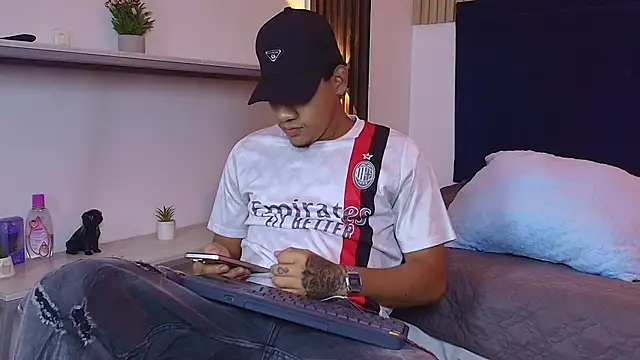 Snapshot of bick_jhonn chatting on 06.19.26 bick jhonn online show from 06.19.26