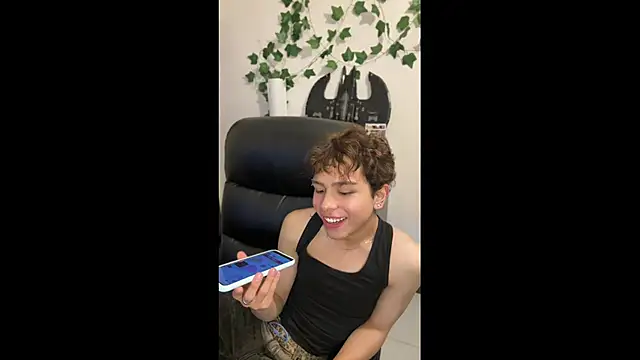 Snapshot of DanteSaint chatting on 05.28.26 DanteSaint online show from 05.28.26