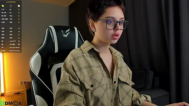 Snapshot of Emmy-Brooks chatting on 05.18.26 Emmy-Brooks online show from 05.18.26