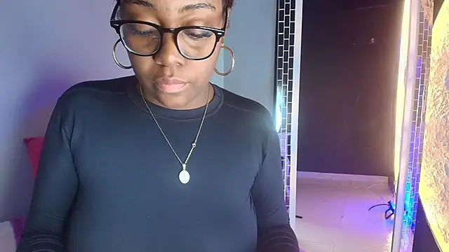 Snapshot of EbonyRose__ chatting on 06.11.26 EbonyRose online show from 06.11.26