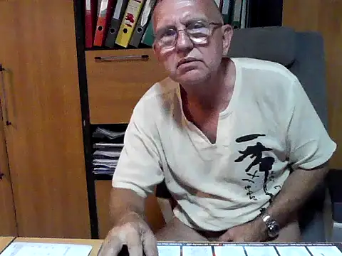 Snapshot of Robotnikm chatting on 07.03.26 Robotnikm online show from 07.03.26