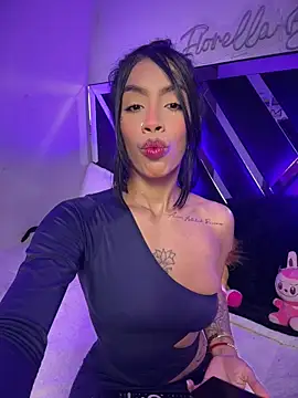 Snapshot of FiorellaBossh_ chatting on 07.21.26 FiorellaBossh online show from 07.21.26