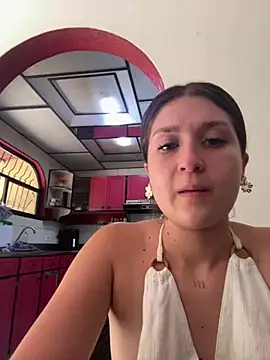 Snapshot of IsabelleMilan chatting on 06.25.26 IsabelleMilan online show from 06.25.26