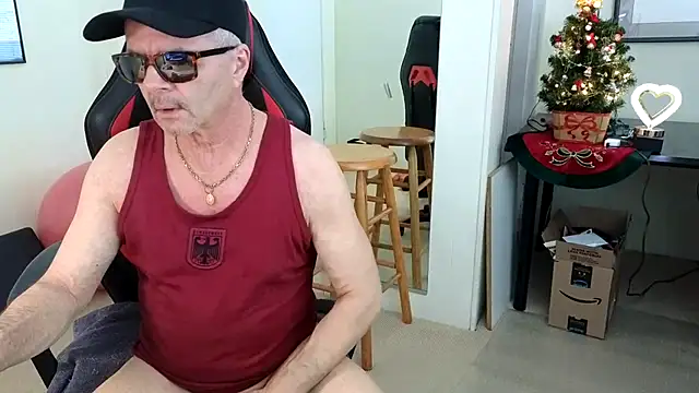 Snapshot of hotdadbod chatting on 12.11.24 hotdadbod online show from 12.11.24