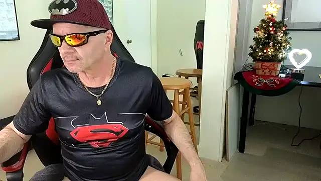 Snapshot of hotdadbod chatting on 12.13.24 hotdadbod online show from 12.13.24