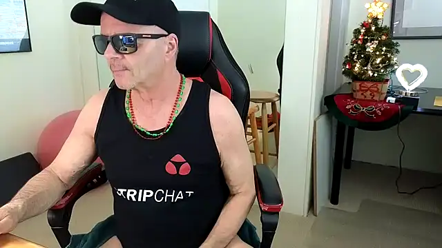 Snapshot of hotdadbod chatting on 12.19.24 hotdadbod online show from 12.19.24