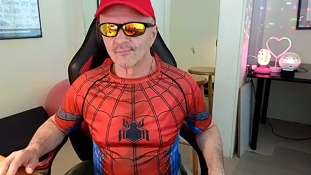 Snapshot of hotdadbod chatting on 01.05.25 hotdadbod online show from 01.05.25