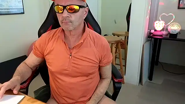 Snapshot of hotdadbod chatting on 01.07.25 hotdadbod online show from 01.07.25