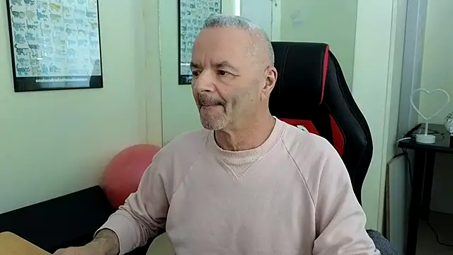 Snapshot of hotdadbod chatting on 01.11.25 hotdadbod online show from 01.11.25