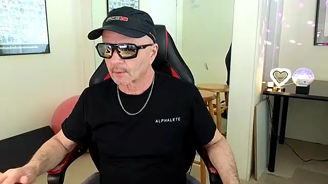 Snapshot of hotdadbod chatting on 01.14.25 hotdadbod online show from 01.14.25