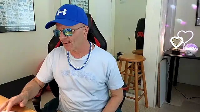 Snapshot of hotdadbod chatting on 01.19.25 hotdadbod online show from 01.19.25