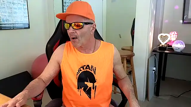 Snapshot of hotdadbod chatting on 01.26.25 hotdadbod online show from 01.26.25
