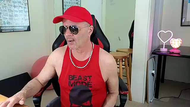 Snapshot of hotdadbod chatting on 01.30.25 hotdadbod online show from 01.30.25