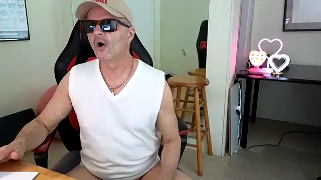 Snapshot of hotdadbod chatting on 01.31.25 hotdadbod online show from 01.31.25