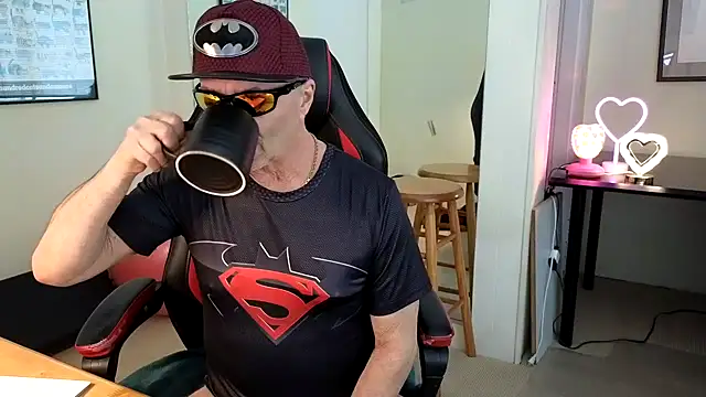 Snapshot of hotdadbod chatting on 02.02.25 hotdadbod online show from 02.02.25