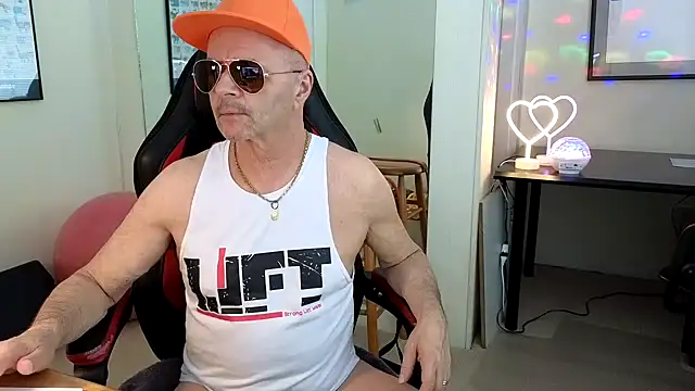 Snapshot of hotdadbod chatting on 02.11.25 hotdadbod online show from 02.11.25
