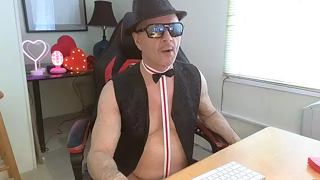 Snapshot of hotdadbod chatting on 02.14.25 hotdadbod online show from 02.14.25