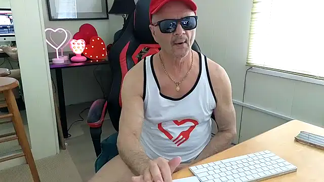 Snapshot of hotdadbod chatting on 02.15.25 hotdadbod online show from 02.15.25