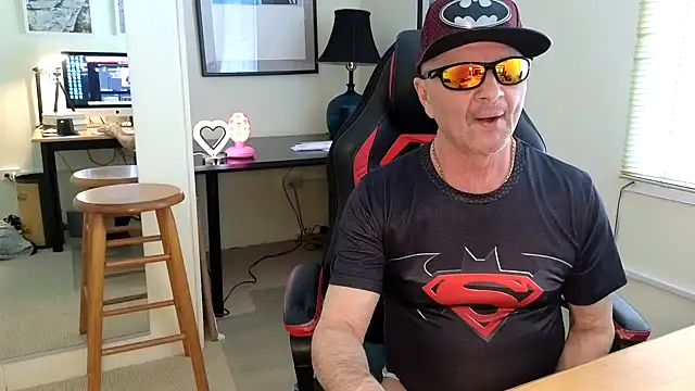 Snapshot of hotdadbod chatting on 02.20.25 hotdadbod online show from 02.20.25