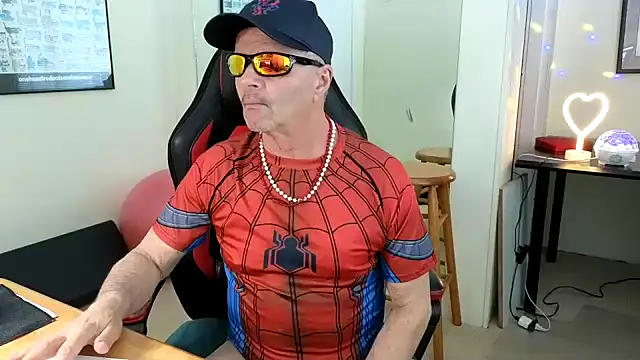 Snapshot of hotdadbod chatting on 03.02.25 hotdadbod online show from 03.02.25