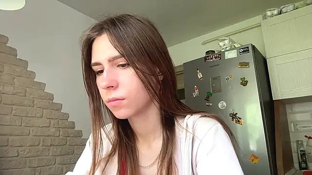 Snapshot of ZaraGuyette chatting on 06.04.26 ZaraGuyette online show from 06.04.26