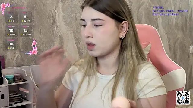 Snapshot of softiekitty chatting on 05.17.26 softiekitty online show from 05.17.26